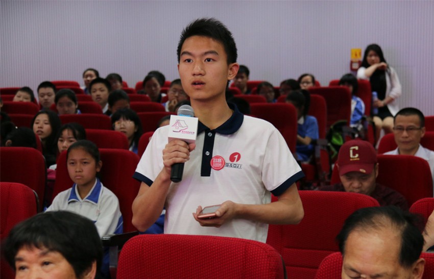 聽(tīng)眾踴躍提問(wèn)1_副本2.jpg