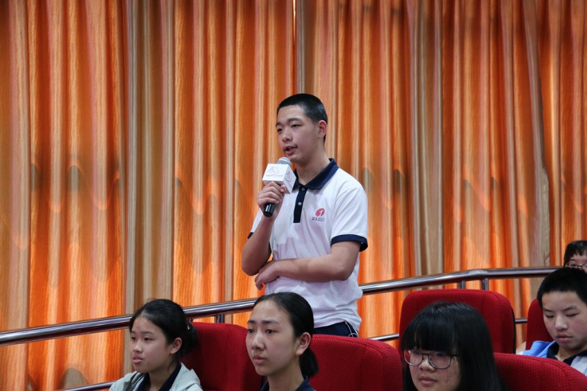 聽(tīng)眾踴躍提問(wèn)5.jpg